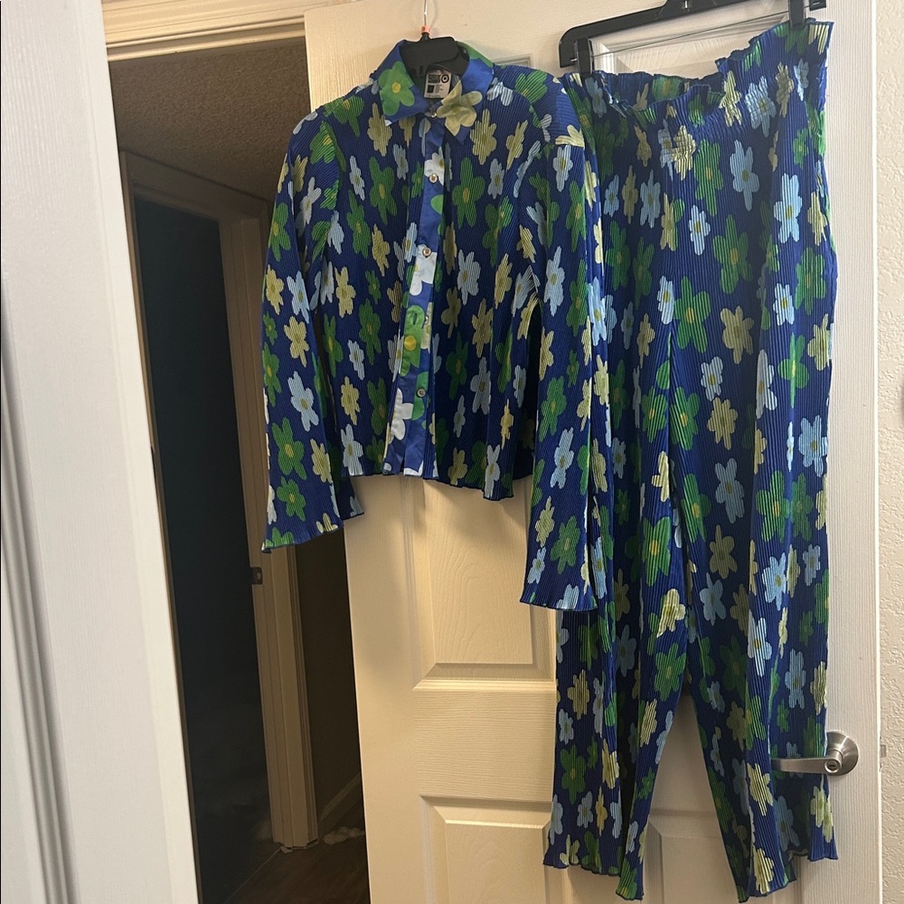 Floral Blue and Green Women's 2-pc Pants Set
